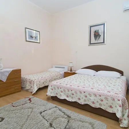 Vedrana شقة سبليت