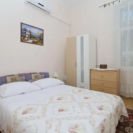 شقة Vedrana