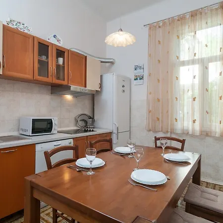 شقة Vedrana