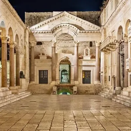 Vedrana شقة سبليت